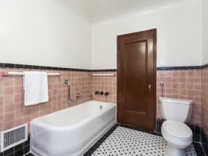 Junior Master Suite-Ensuite Bathroom
