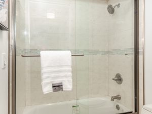 MASTER ENSUITE BATHROOM