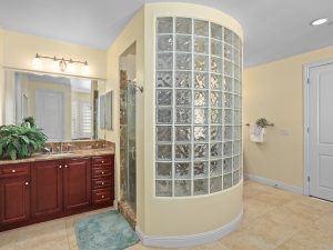 Master Bedroom Ensuite Bathroom3