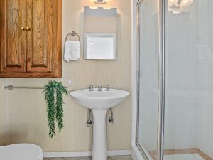 Guest House-Bathroom