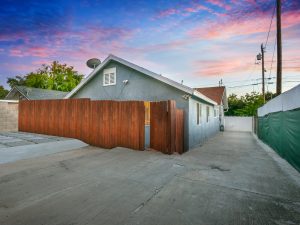 BACKYARD VIEW & DRIVEWAY