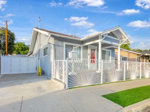 FRONT EXTEIOR DAYLIGHT VIEW